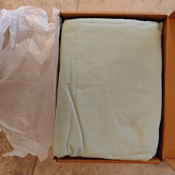 Mellanni Queen Size Flannel Sheet Set - Picture 2 of 4